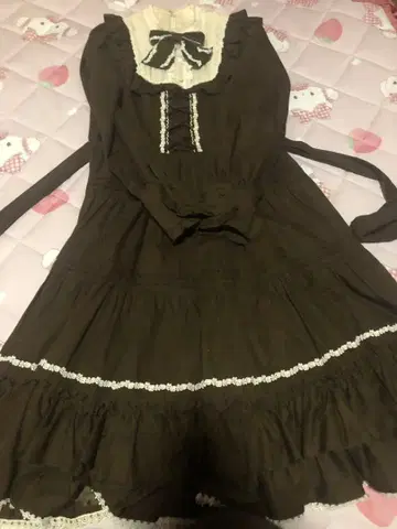 Innocent World 스퀘어 요크 티어드 원피스