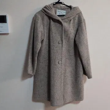 여성용 코트입니다 이탈리아제입니다. 후드 부착