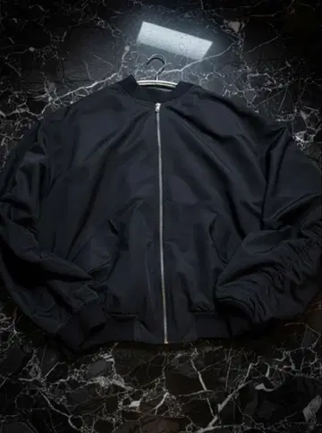블랙 봄버 자켓 프론트 지퍼