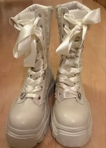 Honey Cinnamon 인솔 통굽 레이스업 부츠