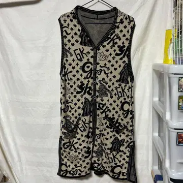 이타리야 니트 베스트