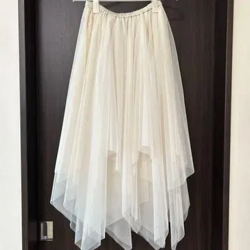 알아바일 새상품 미사용 아이보리 쉬폰 비대칭 스커트