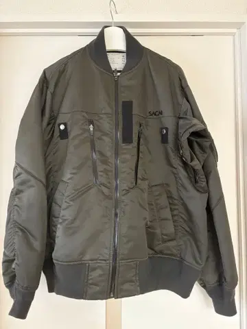 SACAI 올리브 MA-1 자켓