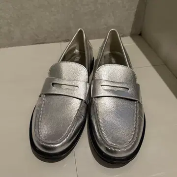 미사용 새상품 ZARA 로퍼 실버 38 24.5cm