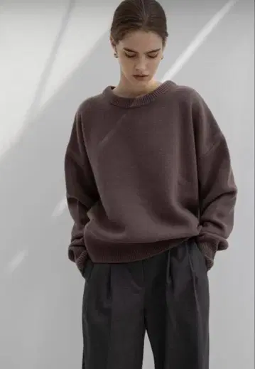 na.e 라운드넥 니트 브라운