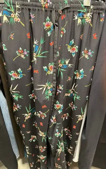 플로럴 프린트 캐주얼 팬츠 블랙