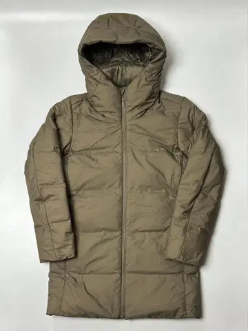 유니클로 심리스 다운 코트 브라운 베이지 S 사이즈