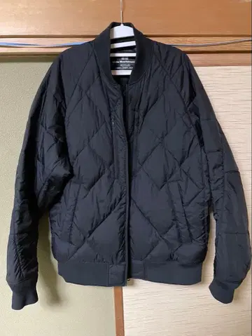 UNIQLO 화이트 마운티니어링 다운 자켓 M