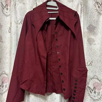 BLACK PEACE NOW 박쥐 옷깃 블라우스