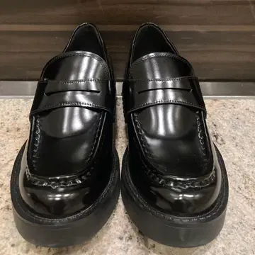 통굽 블랙 로퍼 합성 피혁