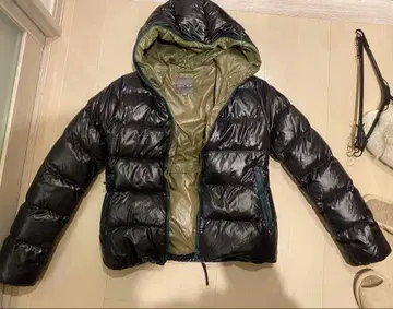 DUVETICA 후드 부착 다운 자켓 40 사이즈 블랙/올리브