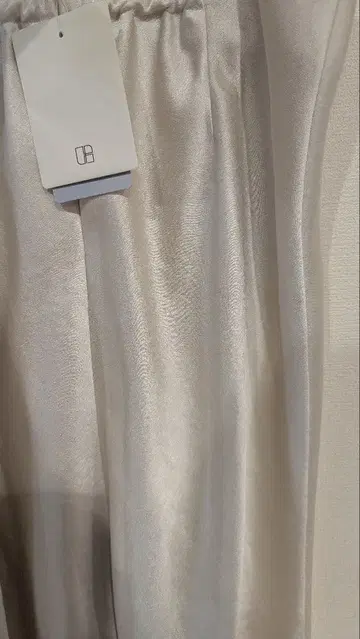 이에나 더블 새틴 스커트 새상품