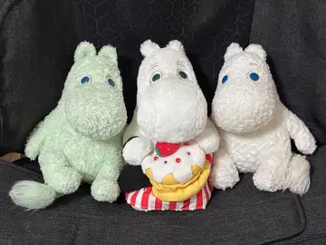 무민 봉제 인형 2개 & 케이크를 든 엄마