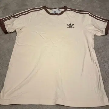 adidas 반팔 T셔츠 크림색