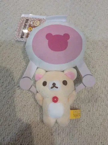 리락쿠마 크레인에 매달린 부들부들 봉제 인형 코리락쿠마