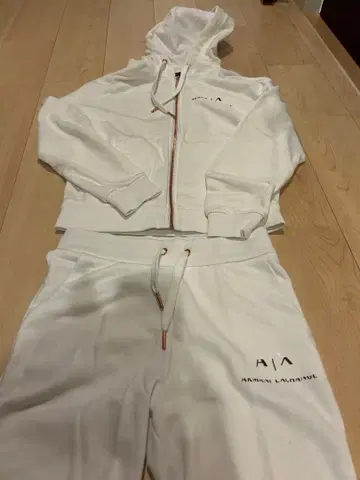 화이트 셋업 맨투맨 화이트 엑스체인지 아르마니 A/X