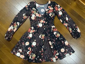 꽃무늬 긴팔 플레어 원피스