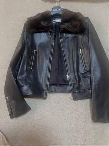 FOXEY NEW YORK 블랙 가죽 라이더 자켓 size 40