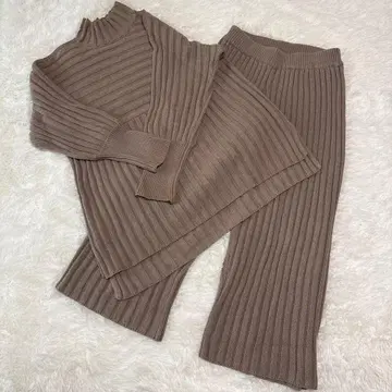 [ 새상품급 ] 프릭스스토어 리브 셋업 니트 팬츠 상의