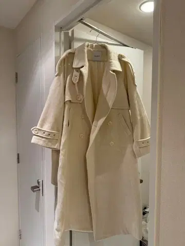 ACLENT CAPSULE ROSSA 아이보리 코트