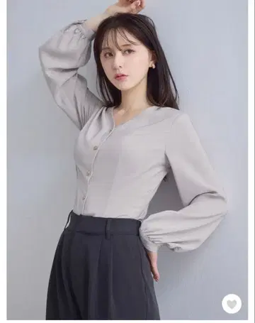 overE V넥 프론트 오픈 블라우스 25AW 90 사이즈