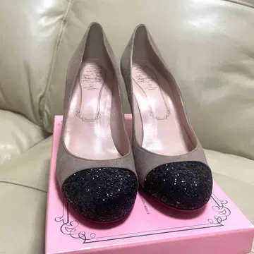 베이지와 블랙 스팽글 펌프스 KariAng