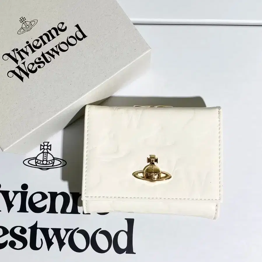 VIVIENNE WESTWOOD | 비비안웨스트우드 Vivienne Westwood White Leather Coin Wallet  #오브 코인지갑,#미니멀 지갑,#비비안 웨스트우드,#vivienne on Bunjang Global Site.