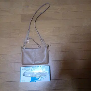 베이지 가죽 숄더백