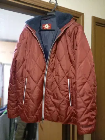 OUTDOOR 레드 다운 자켓 M 사이즈