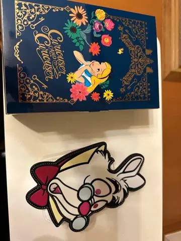 말리크와 원더랜드 앨리스 파우치