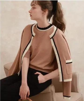 [ 미사용 새상품 ] 앙상블 쿠튀르 브로치 모듬 배색 니트 가디건