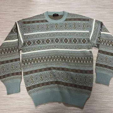 ADELIROS 아크릴 울 니트