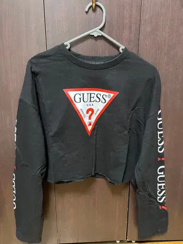 GUESS 크롭 긴팔 티셔츠 여성 패션 갸루 가을 겨울 패션