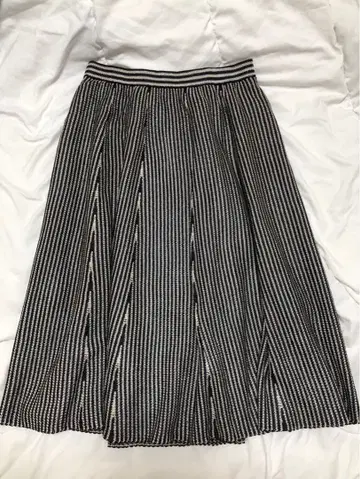 실크 니트 스트라이프 플레어 롱 스커트