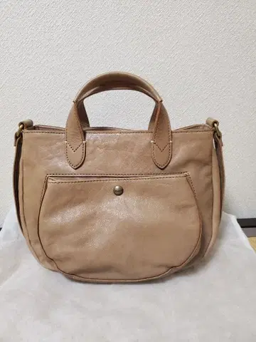 Dakota 베이지 가죽 숄더백