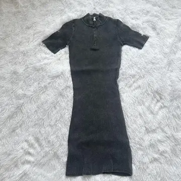 GYDA 제이다 블리치 하프 ZIP 타이트 리브 니트 원피스