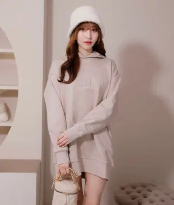 CHERI 엠보싱 맨투맨 원피스