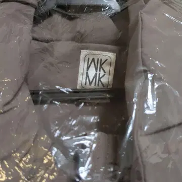 브라운 다운 자켓 후드 부착