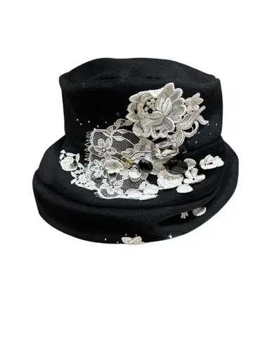 아나스타샤 블랙 비즈 자수 버킷햇