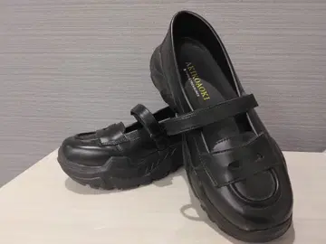 AKIKO AOKI 블랙 로퍼 통굽 23cm