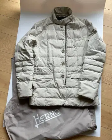 Herno 라이트 베이지 다운 자켓