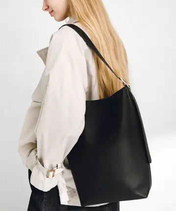 원 핸들 버킷 숄더백 어반 리서치 서니 라벨