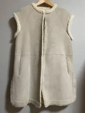 투모로우랜드 무스탕 베스트 양가죽