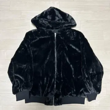 [ 새상품급 ] 후드 부착 블랙 인조 모피 자켓
