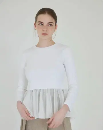 걸리쉬 밑단 프릴 화이트 미사용 새상품 정가 이하