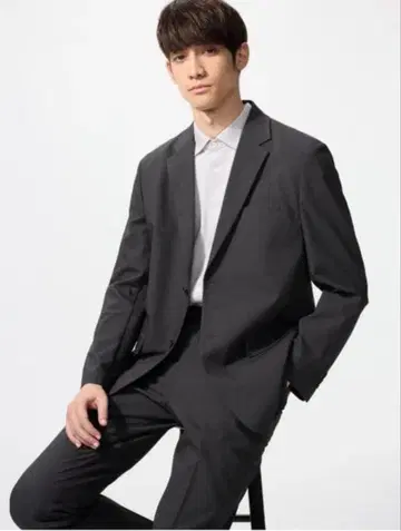 유니클로 감동 자켓 네이비 비즈니스 자켓 M 사이즈