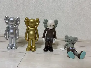kaws 캐릭터 피규어 세트