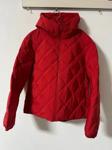 새상품급 UNIQLO 퍼프 테크 후드티 빨간색 M