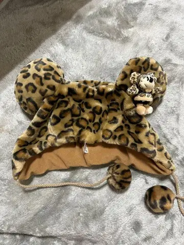 레오파드 무늬 귀도리 모자 봉제 인형 포함
