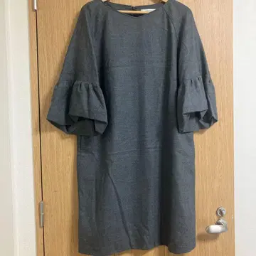 ADORE 그레이 플레어 소매 무릎 기장 원피스